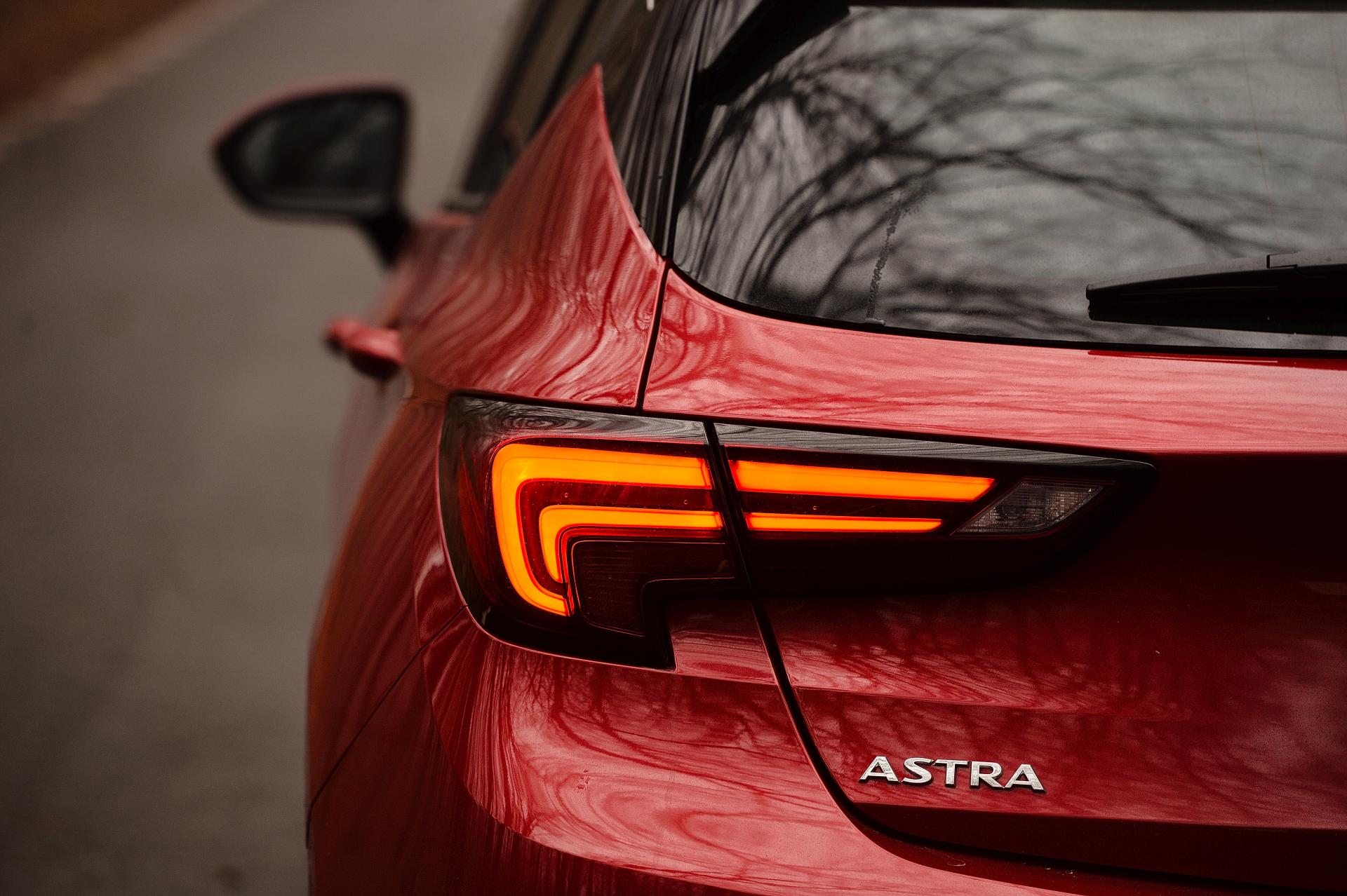 Opel Astra K 1.5 TD stopuri LED